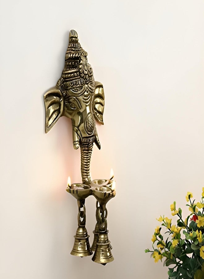 RAAVEE مصباح غانيشا معدني معلق على الحائط من رافي، مزين بأجراس، لتزيين المنزل، مصباح زيتي ذهبي معلق، هدية مثالية لعيد ديوالي، مصباح ديوالي، جرس للعبادة، ديكور معبد، قياسي، عبوة من قطعة واحدة - Image 1